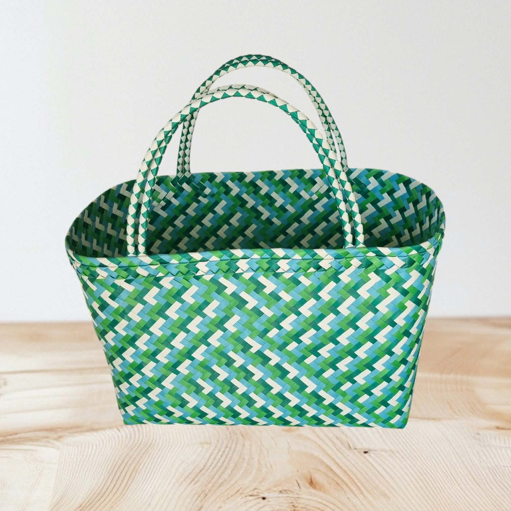 5 Pantai Greens / white