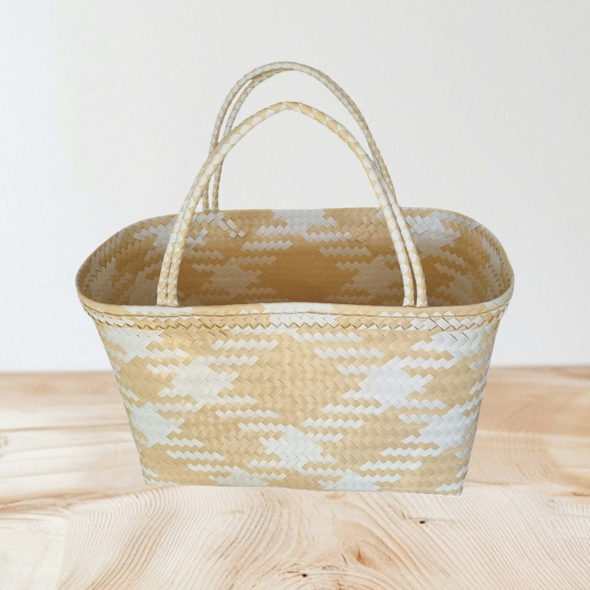Beige and White Pantai Super Jumbo