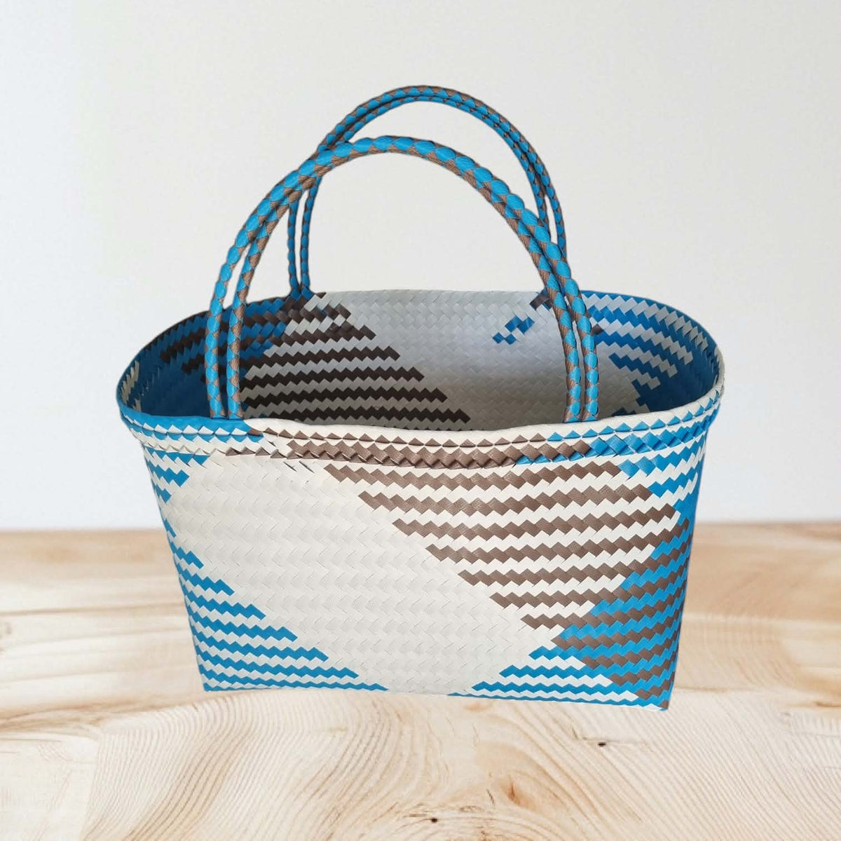 Blue White Brown Pantai Super Jumbo